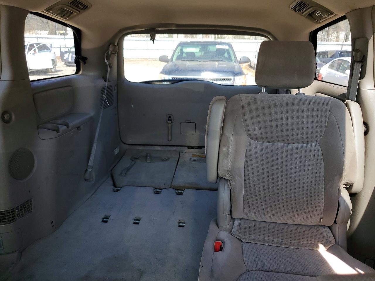 2004 TOYOTA SIENNA LE 7 PASSENGER photo 19