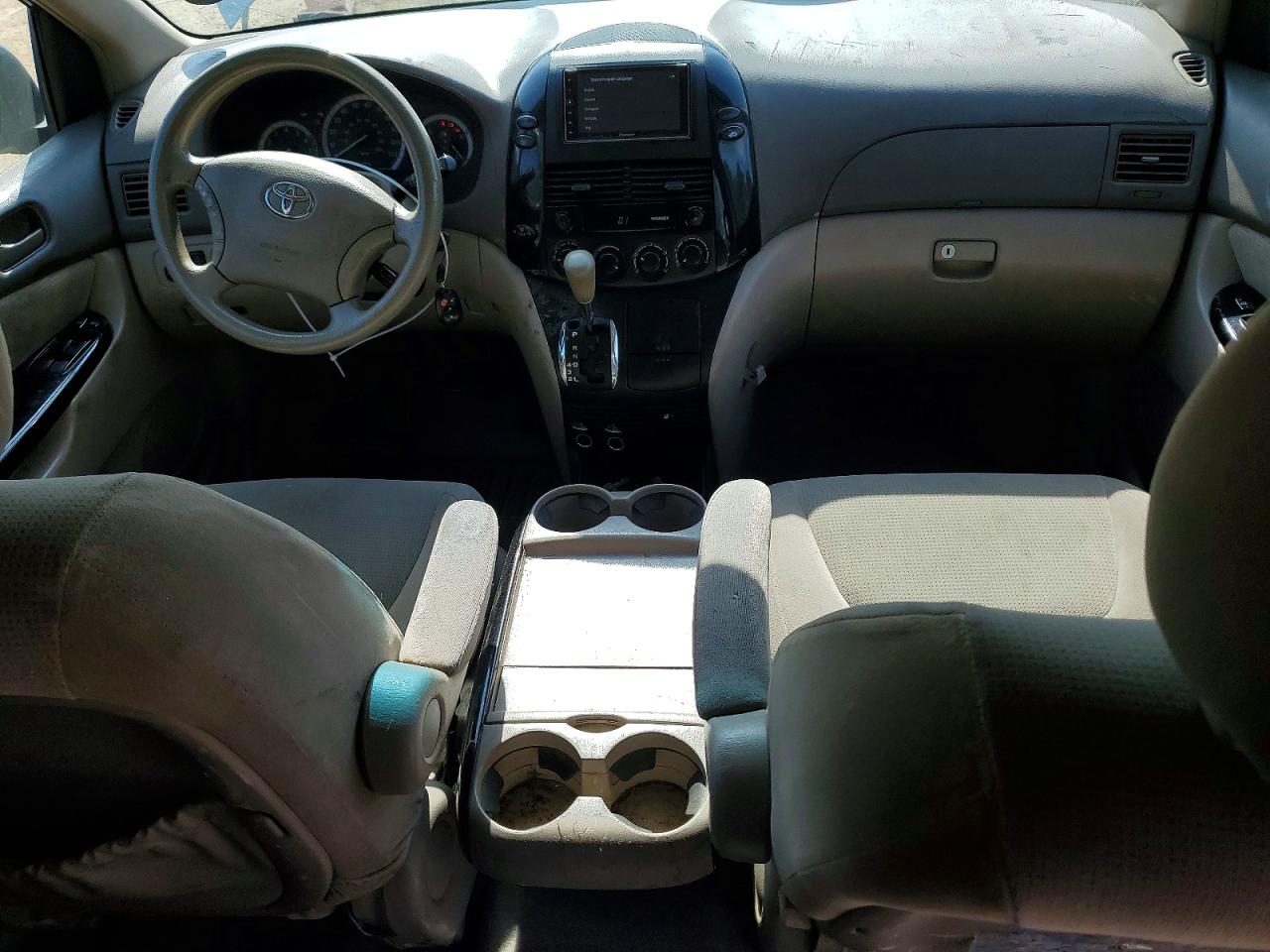 2004 TOYOTA SIENNA LE 7 PASSENGER photo 15