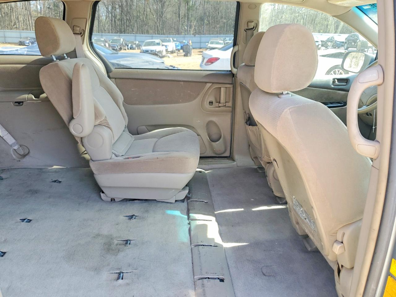 2004 TOYOTA SIENNA LE 7 PASSENGER photo 21
