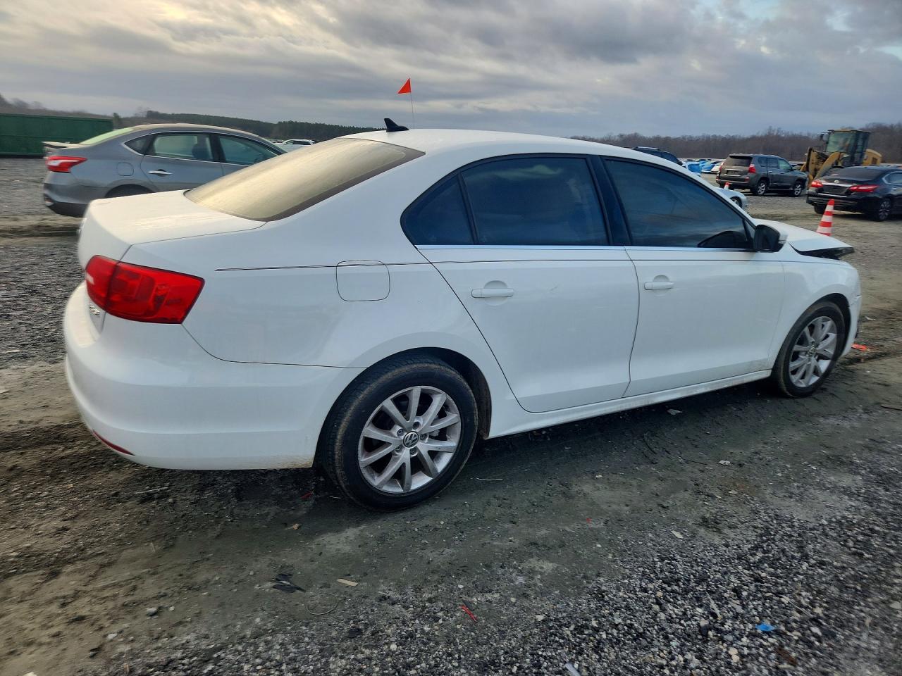 2013 VOLKSWAGEN JETTA SE photo 3
