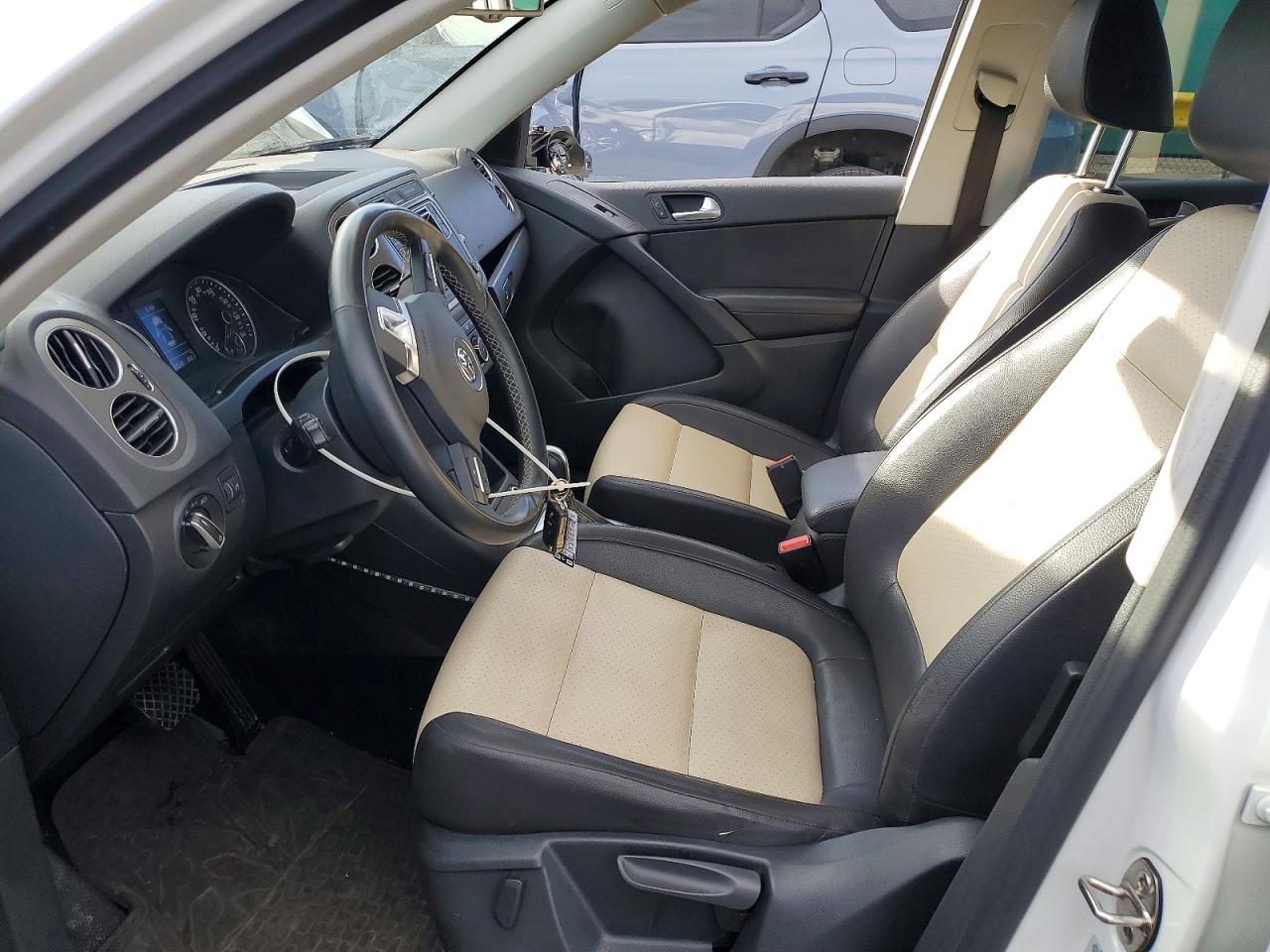 2016 VOLKSWAGEN TIGUAN S photo 7