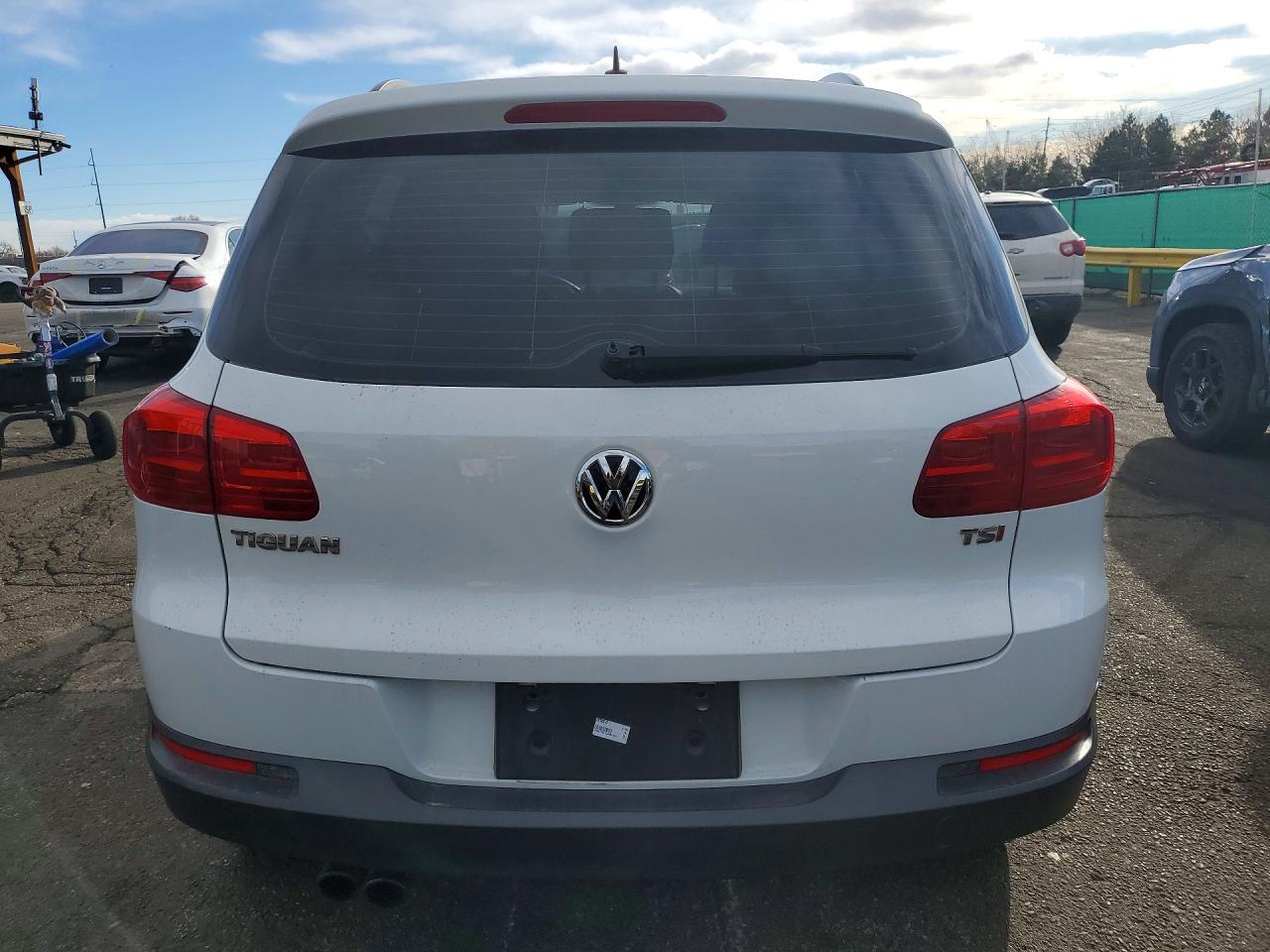 2016 VOLKSWAGEN TIGUAN S photo 6