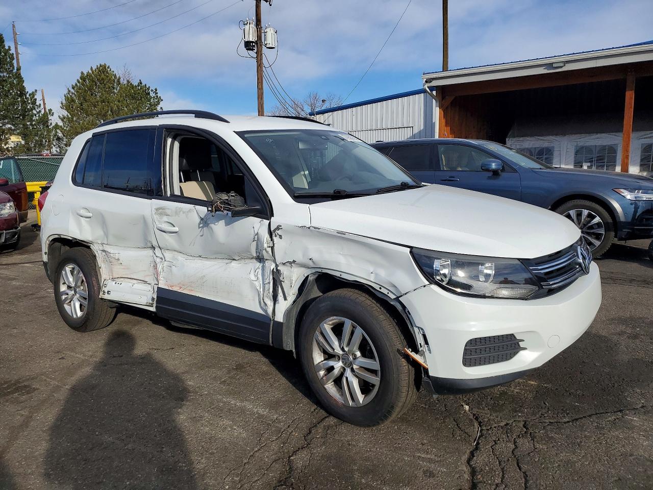 2016 VOLKSWAGEN TIGUAN S photo 4
