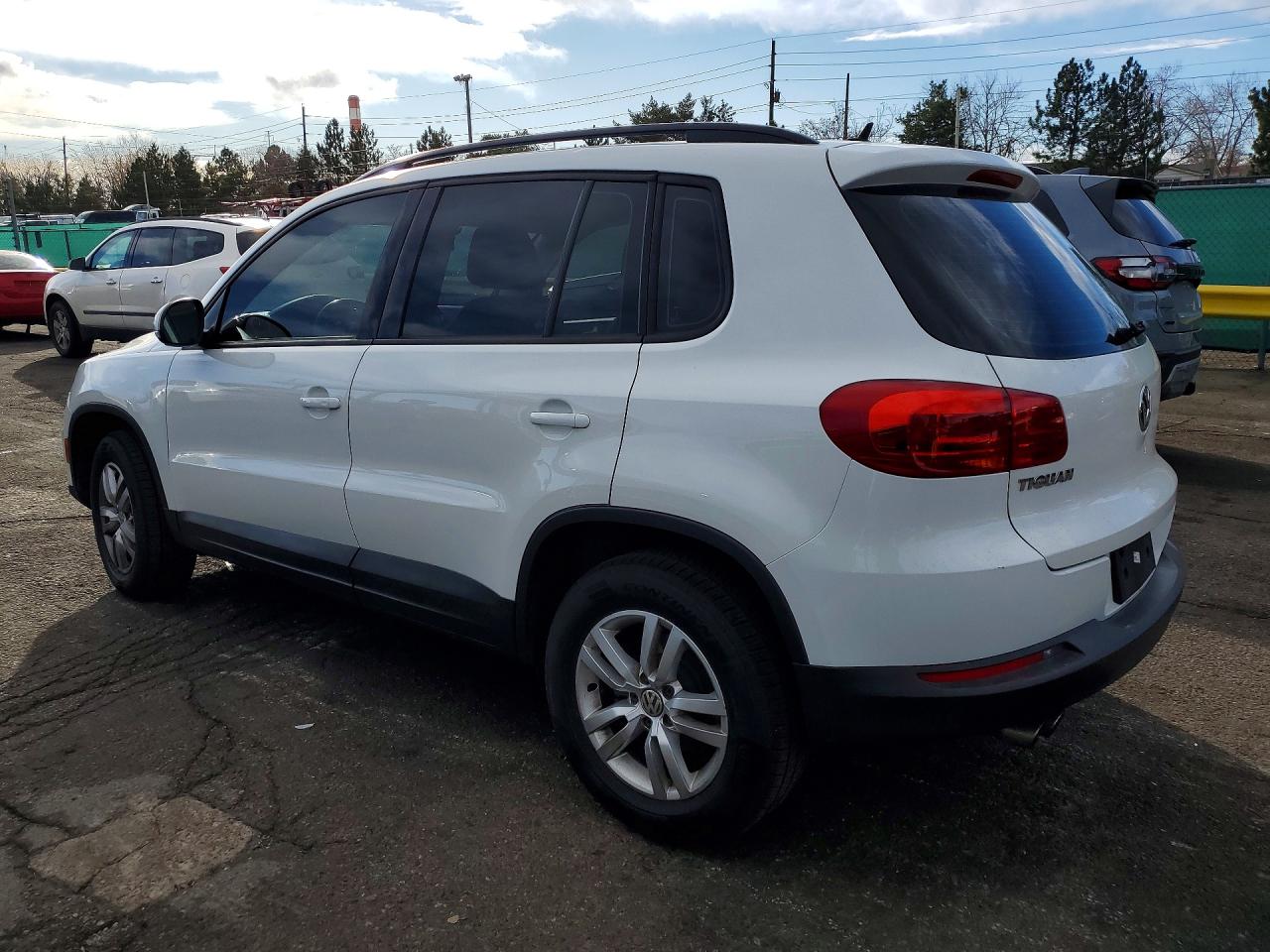 2016 VOLKSWAGEN TIGUAN S photo 2