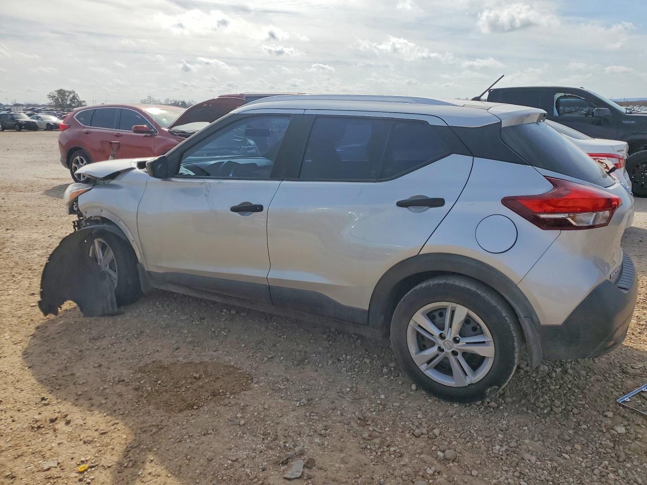 2018 NISSAN KICKS S photo 3