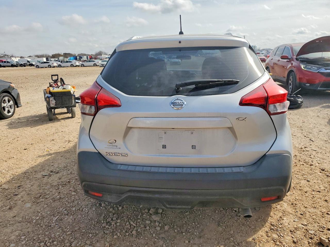 2018 NISSAN KICKS S photo 11