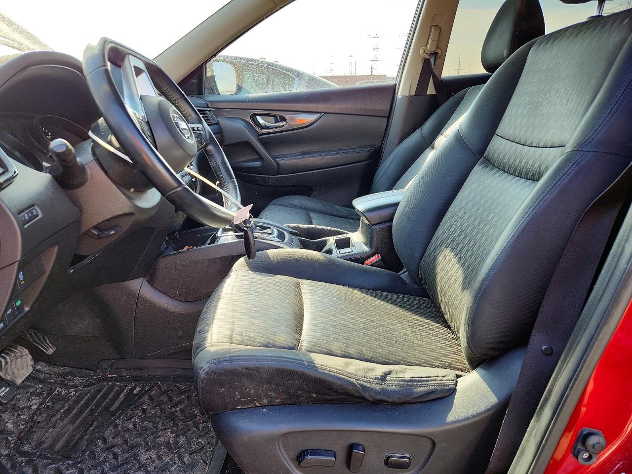 2017 NISSAN ROGUE SV photo 19