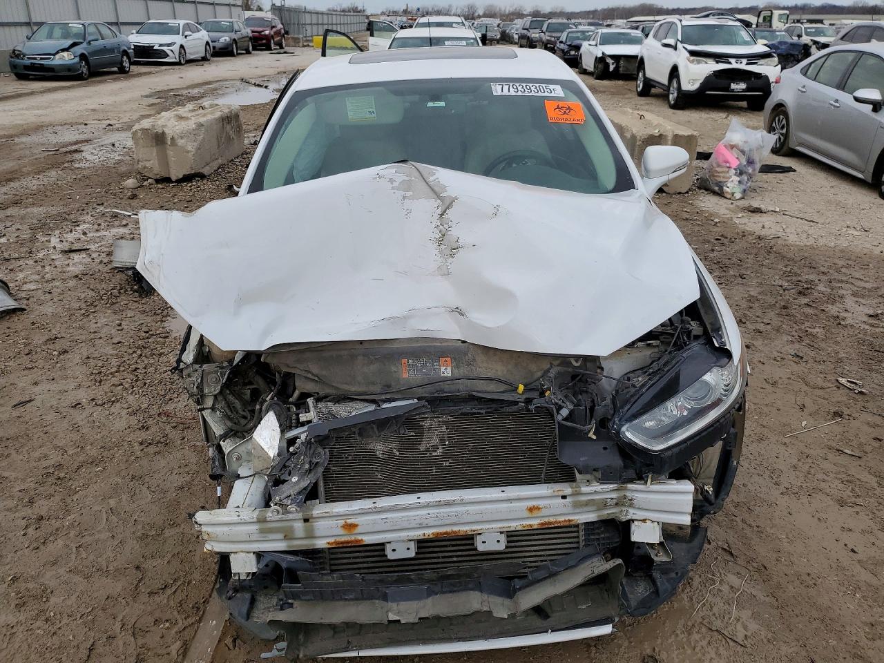 2015 FORD FUSION photo 9