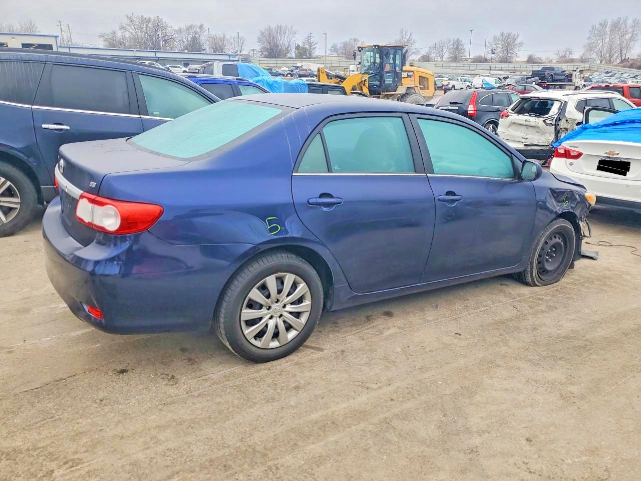 2013 TOYOTA COROLLA BASE photo 3