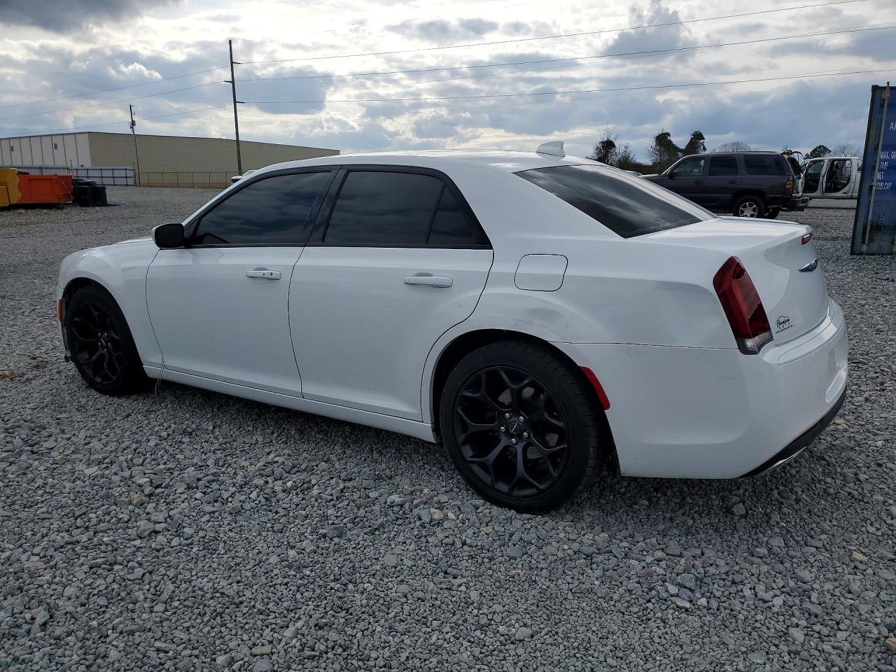 2019 CHRYSLER 300 S photo 2