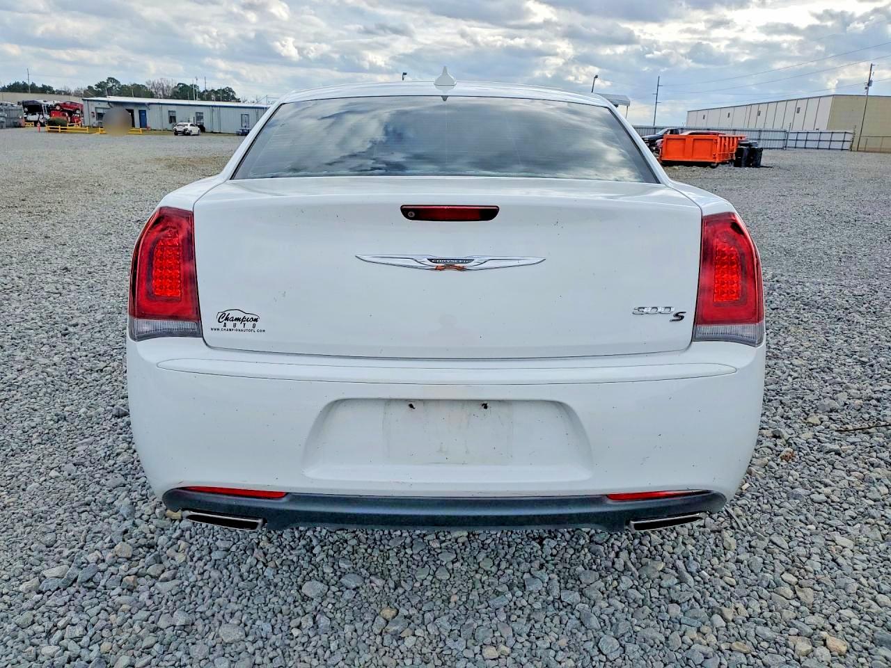2019 CHRYSLER 300 S photo 6