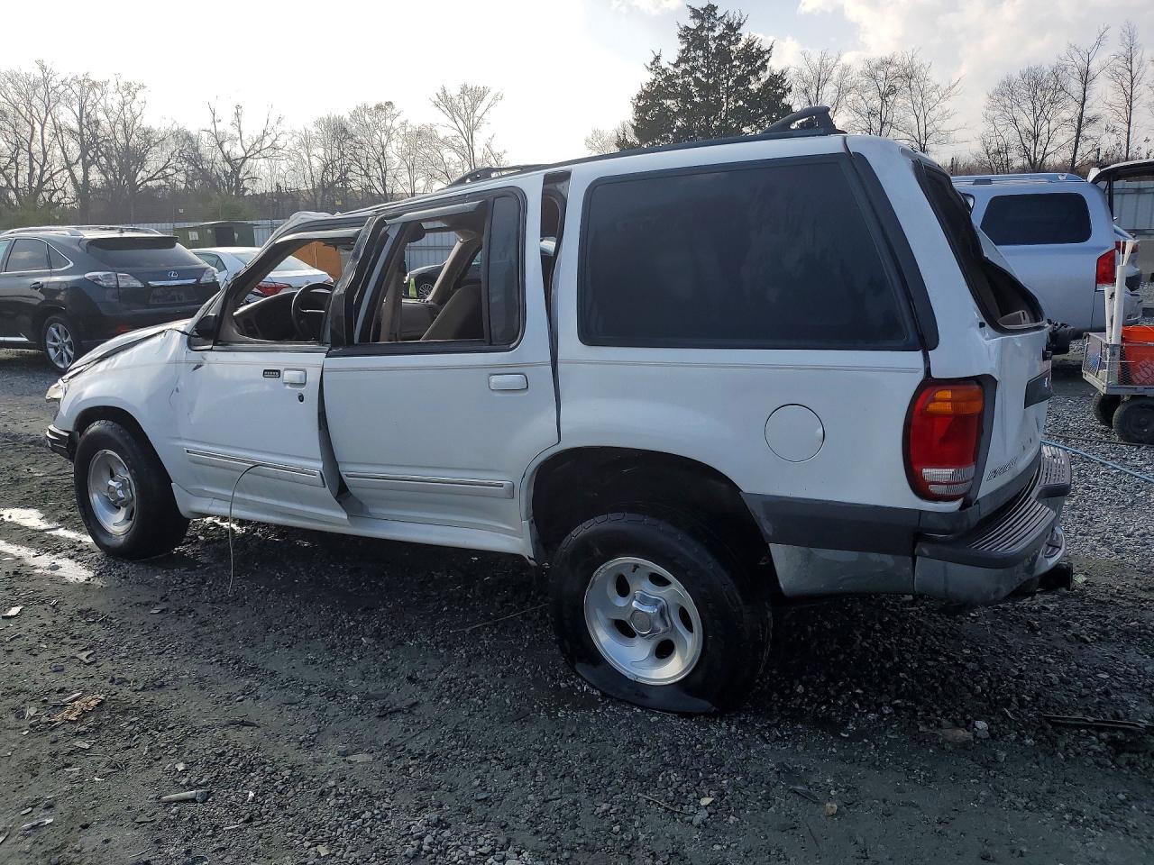 2001 FORD EXPLORER XLT photo 3