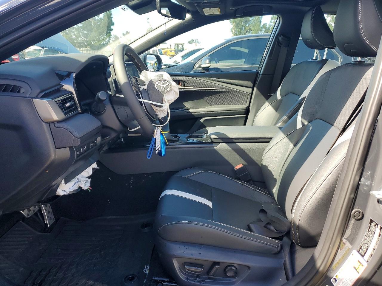 2025 TOYOTA CAMRY XSE photo 13