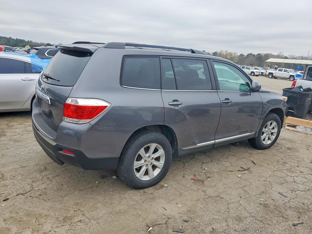 2013 TOYOTA HIGHLANDER photo 3