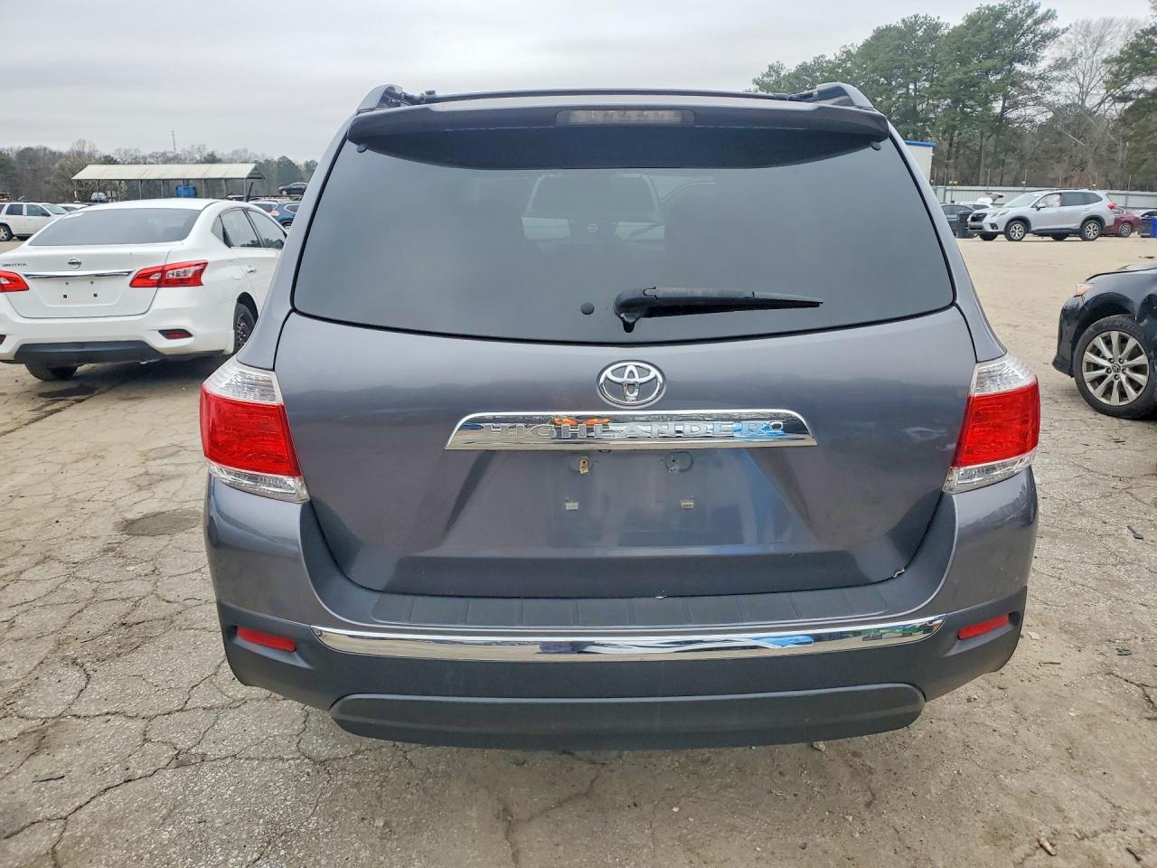 2013 TOYOTA HIGHLANDER photo 6