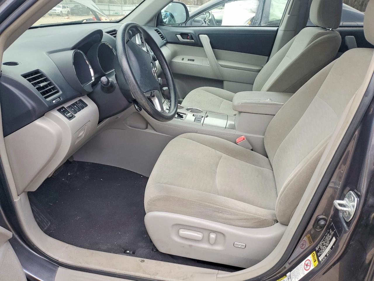 2013 TOYOTA HIGHLANDER photo 7