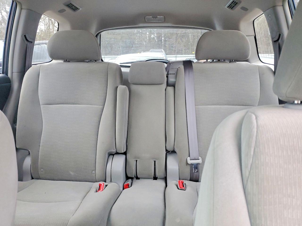 2013 TOYOTA HIGHLANDER photo 10