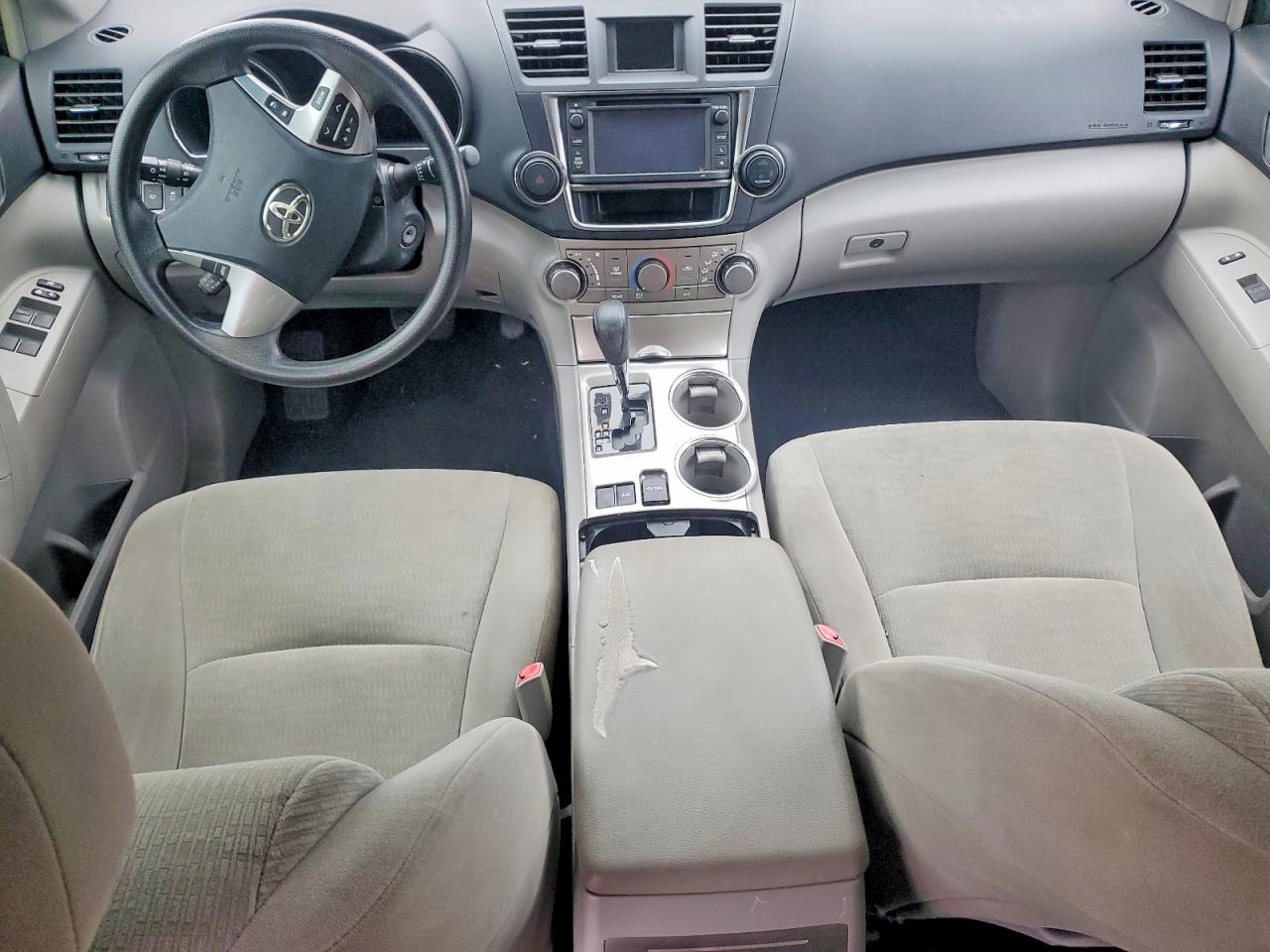 2013 TOYOTA HIGHLANDER photo 8