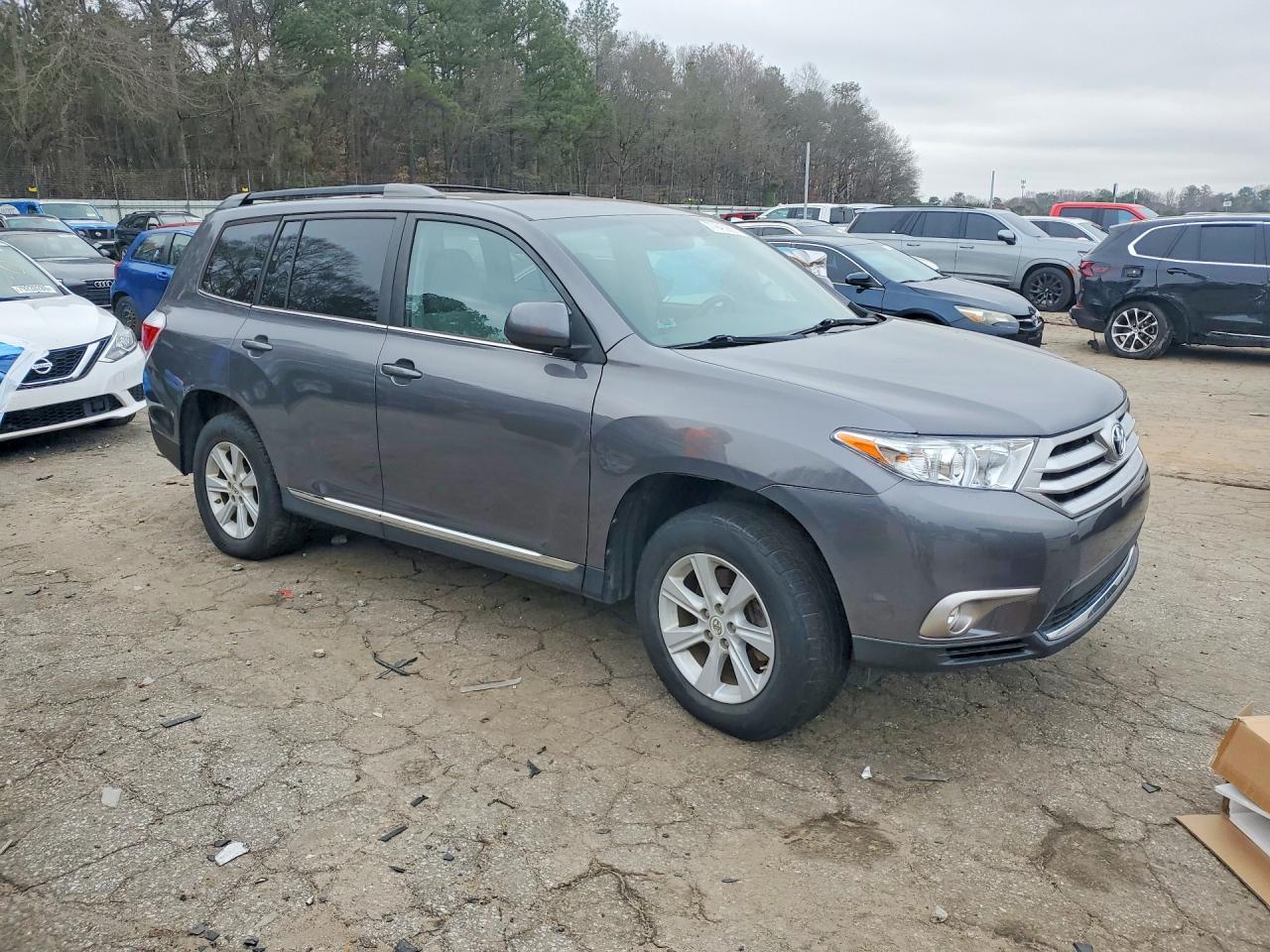 2013 TOYOTA HIGHLANDER photo 4