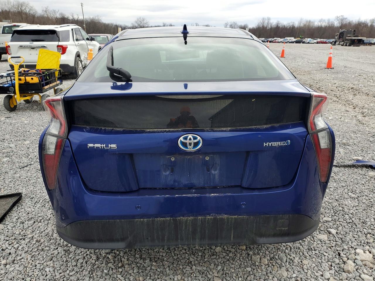 2018 TOYOTA PRIUS photo 6