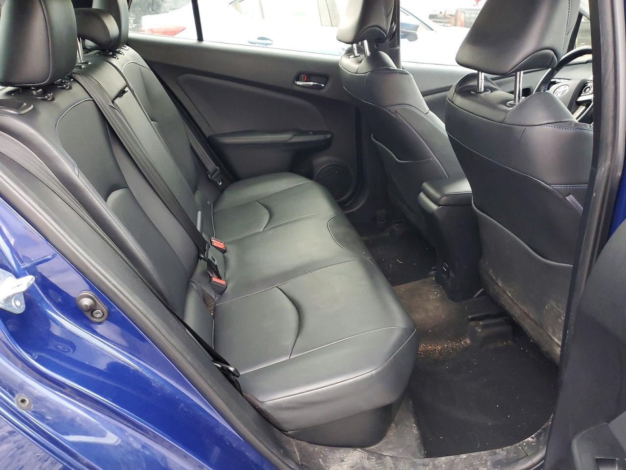 2018 TOYOTA PRIUS photo 10