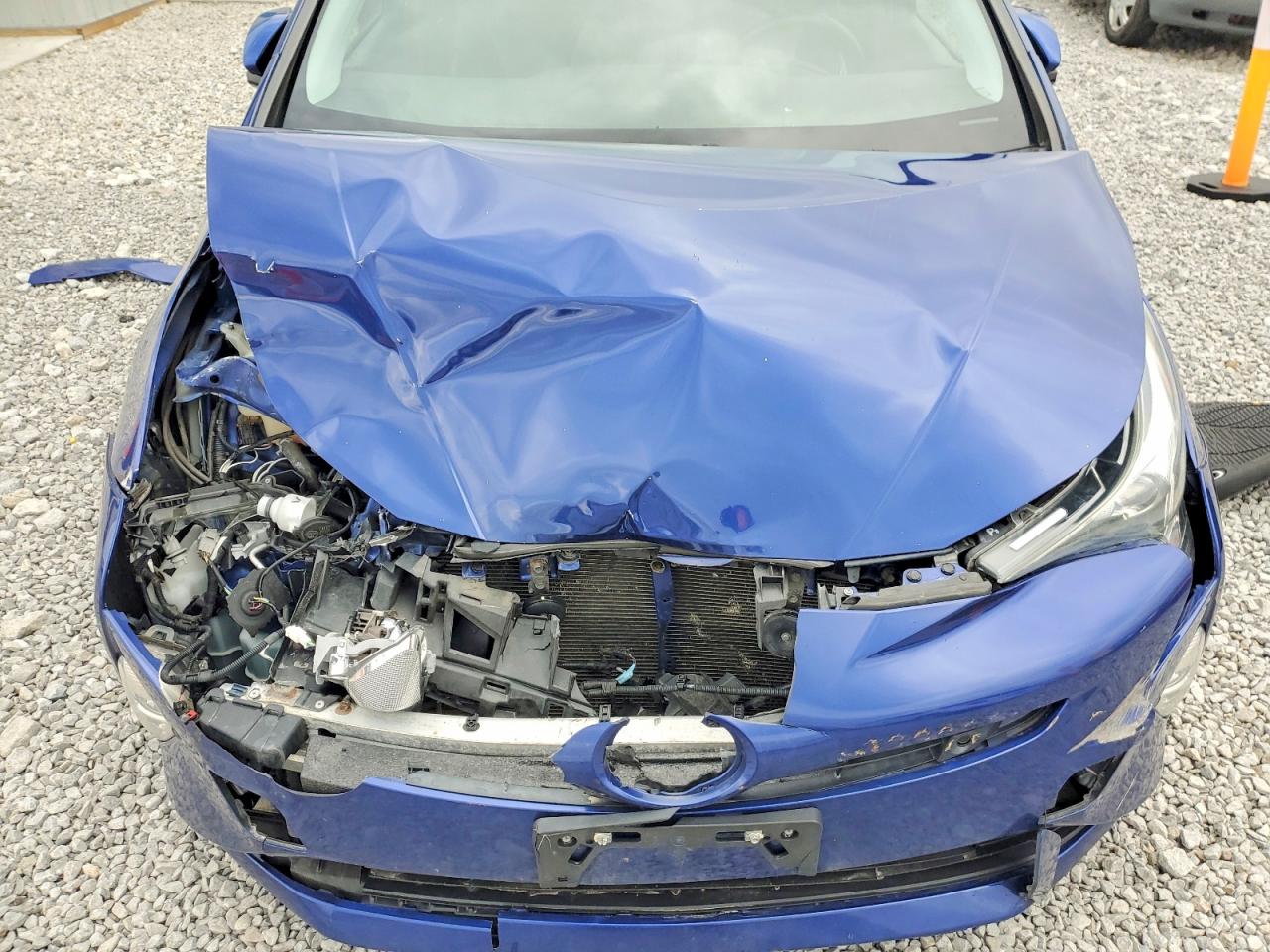2018 TOYOTA PRIUS photo 11