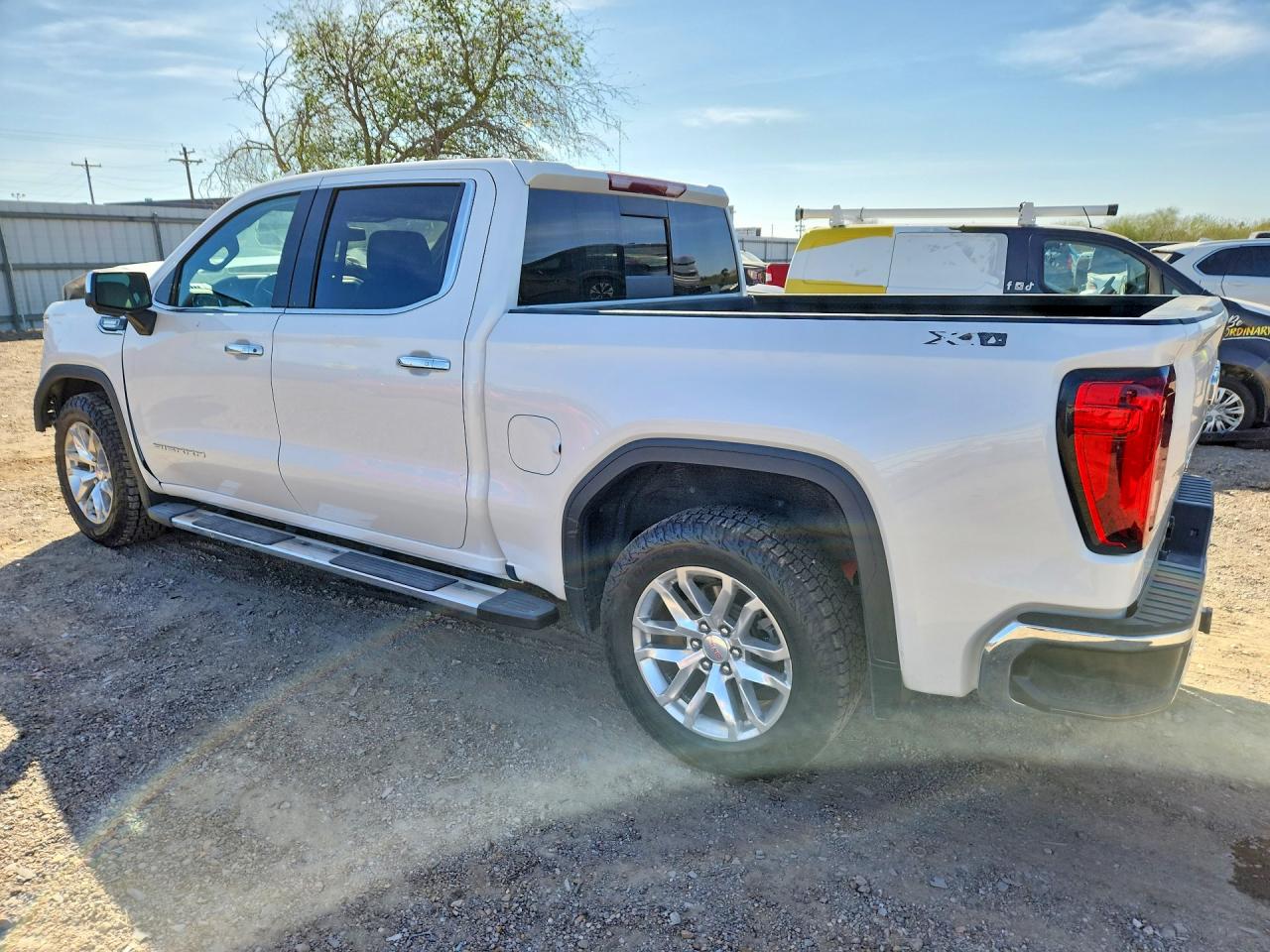 2022 GMC SIERRA LIMITED K1500 SLT photo 2