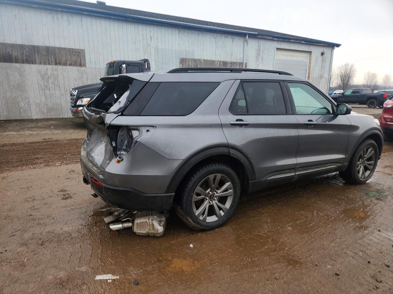 2021 FORD EXPLORER XLT photo 3