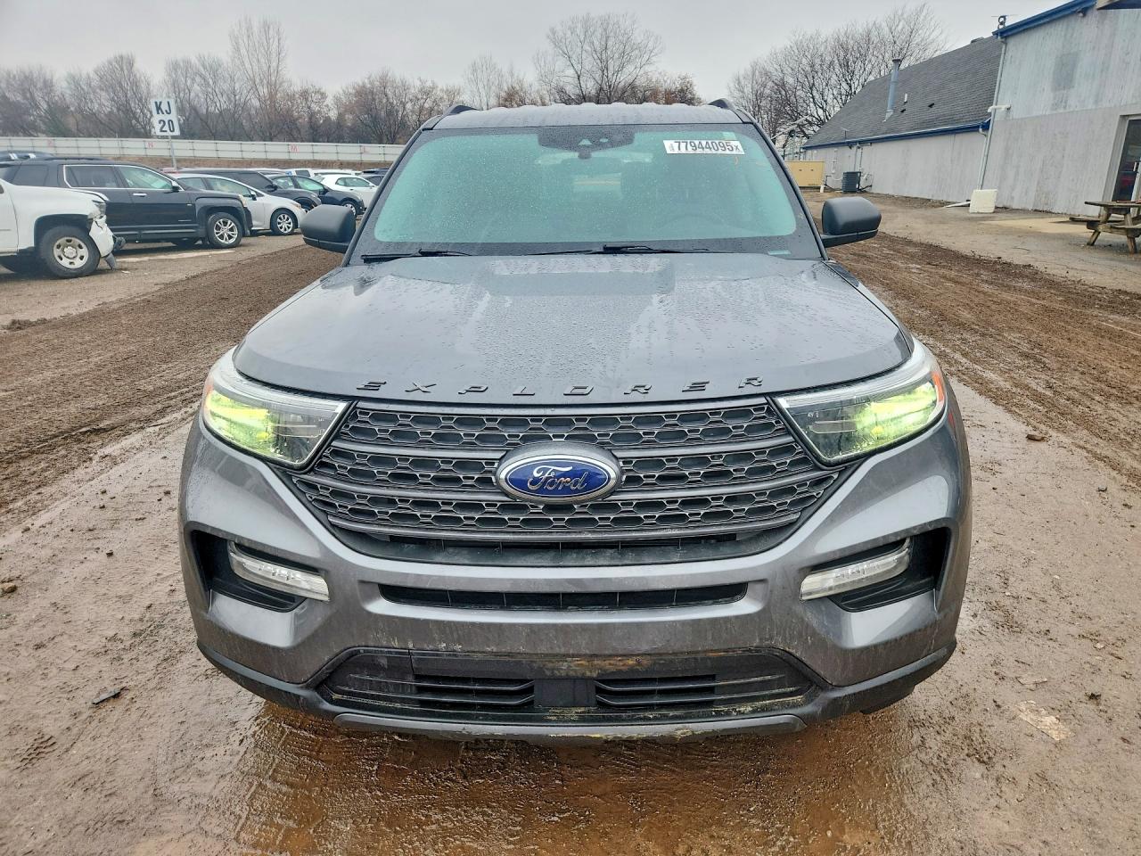 2021 FORD EXPLORER XLT photo 5