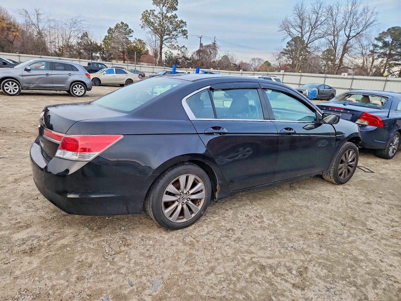 2012 HOND ACCORD photo 5