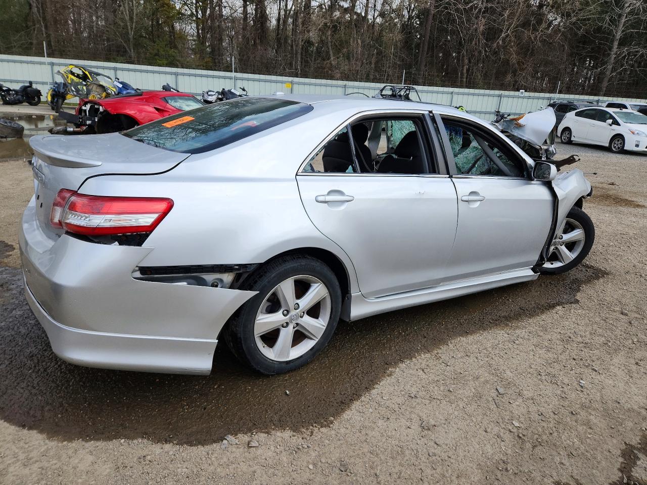 2010 TOYOTA CAMRY SE photo 5