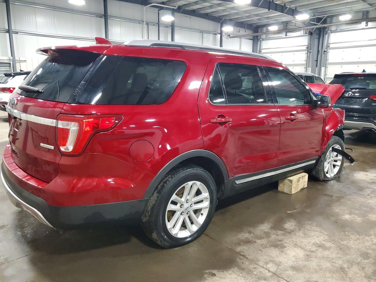 2016 FORD EXPLORER XLT photo 3