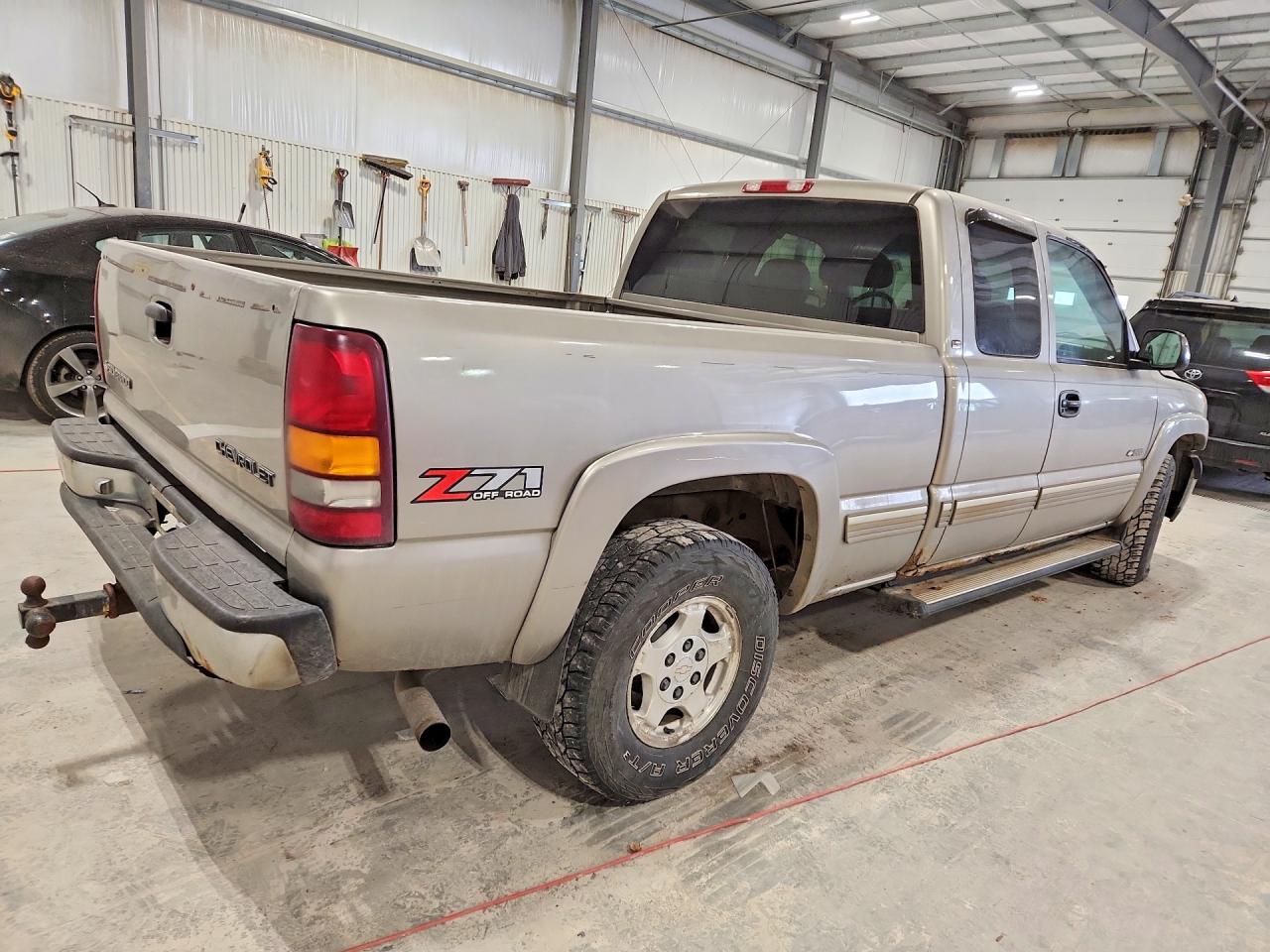 2002 CHEVROLET SILVERADO K1500 photo 3