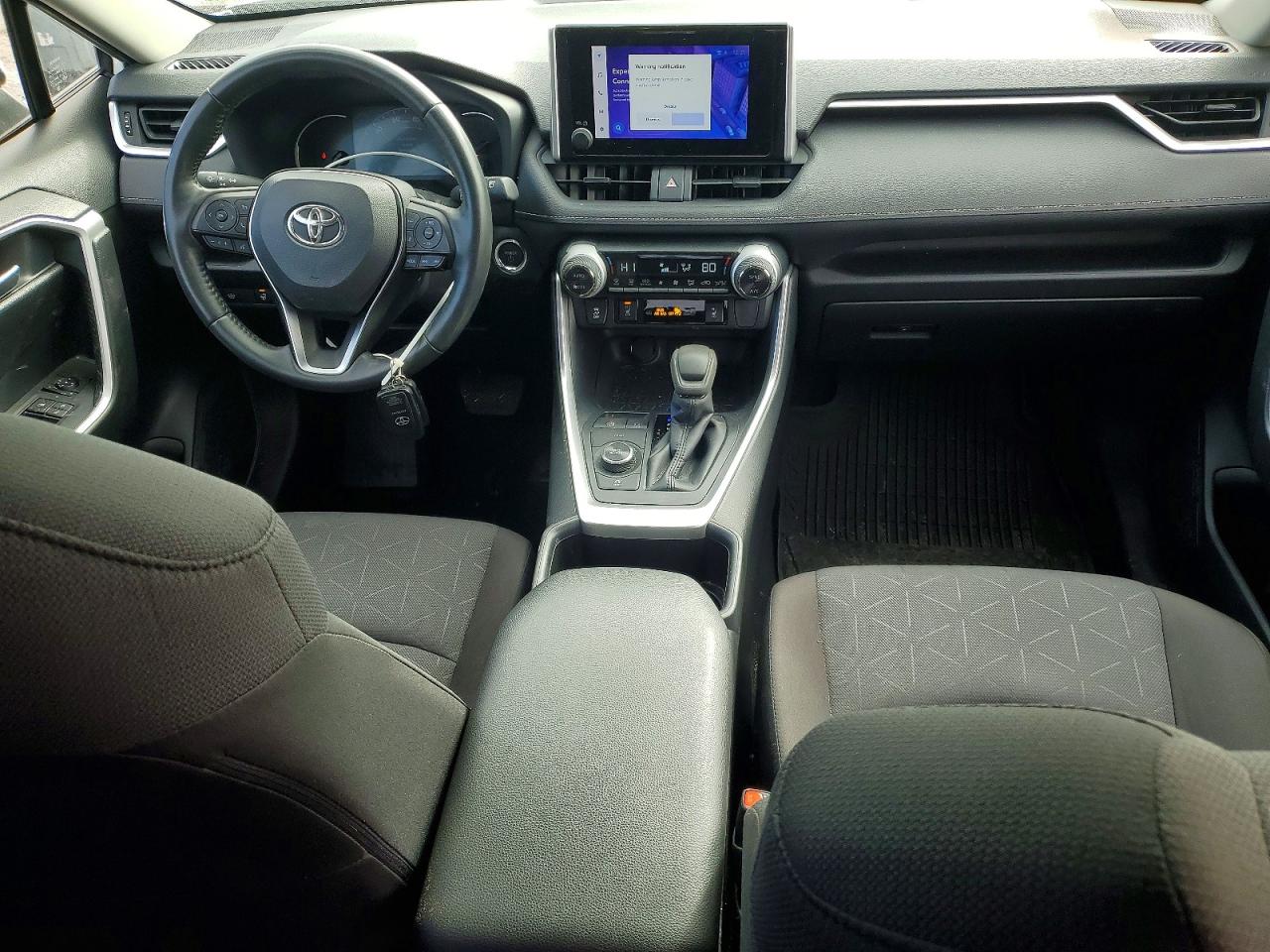 2024 TOYOTA RAV4 XLE photo 8