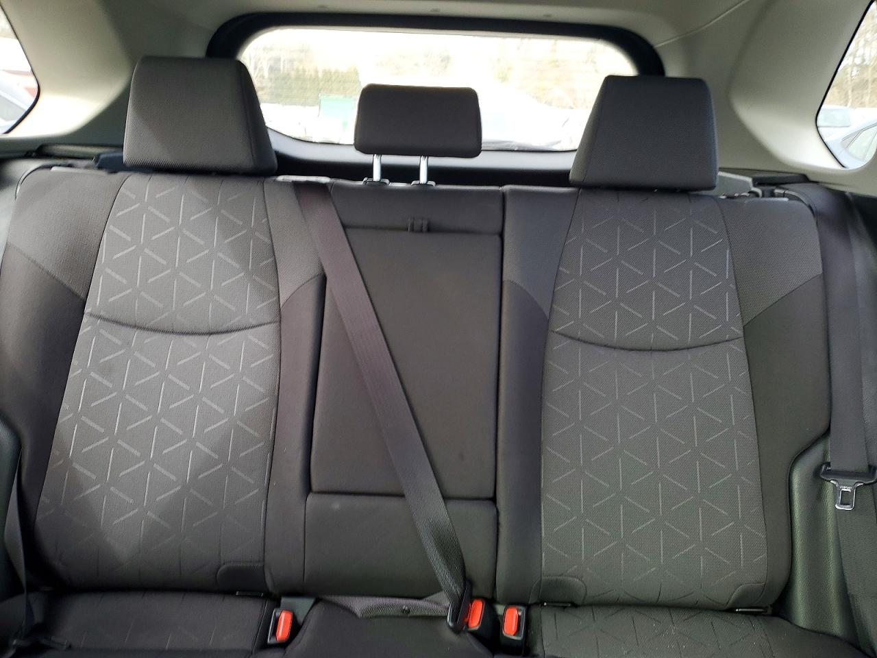 2024 TOYOTA RAV4 XLE photo 10