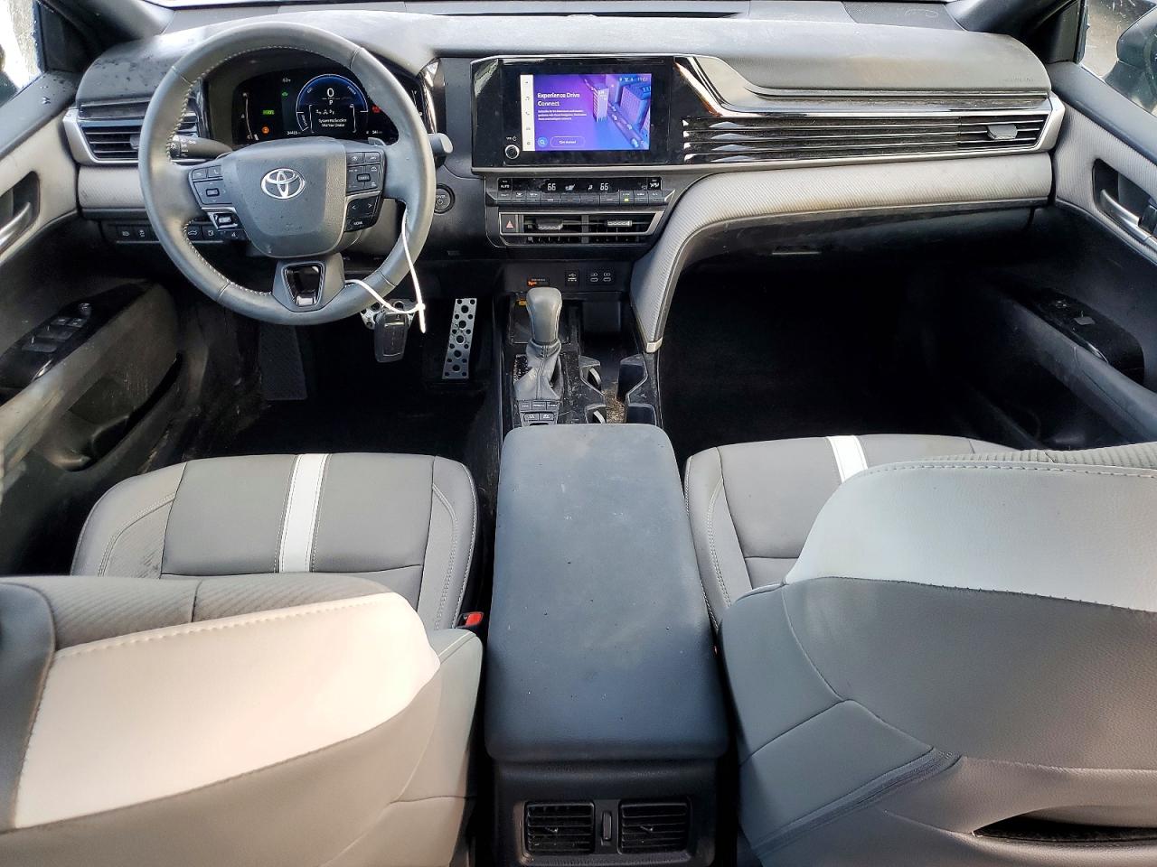 2025 TOYOTA CAMRY SE photo 8
