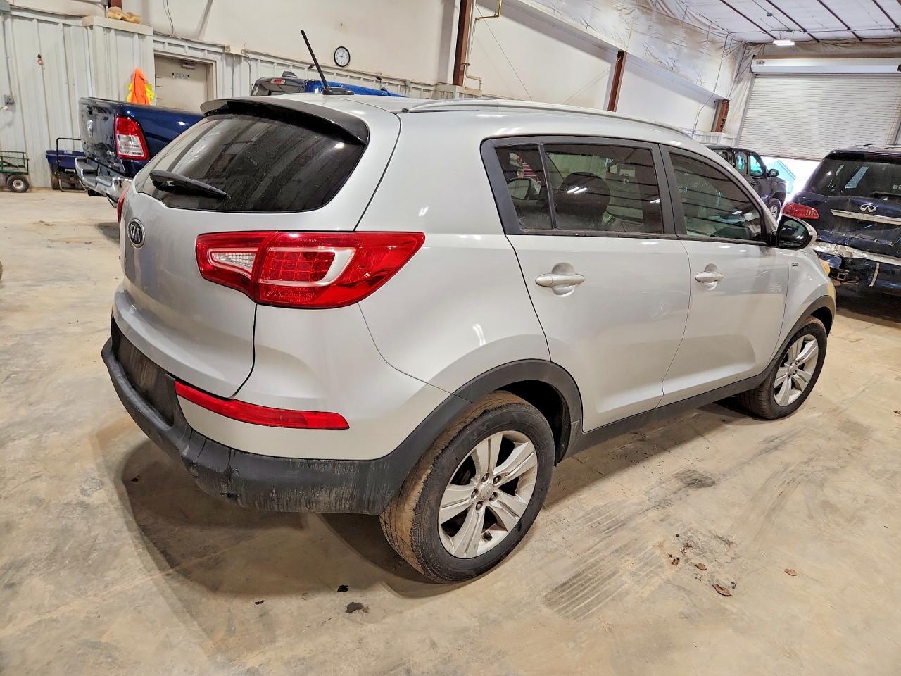 2012 KIA SPORTAGE LX photo 3