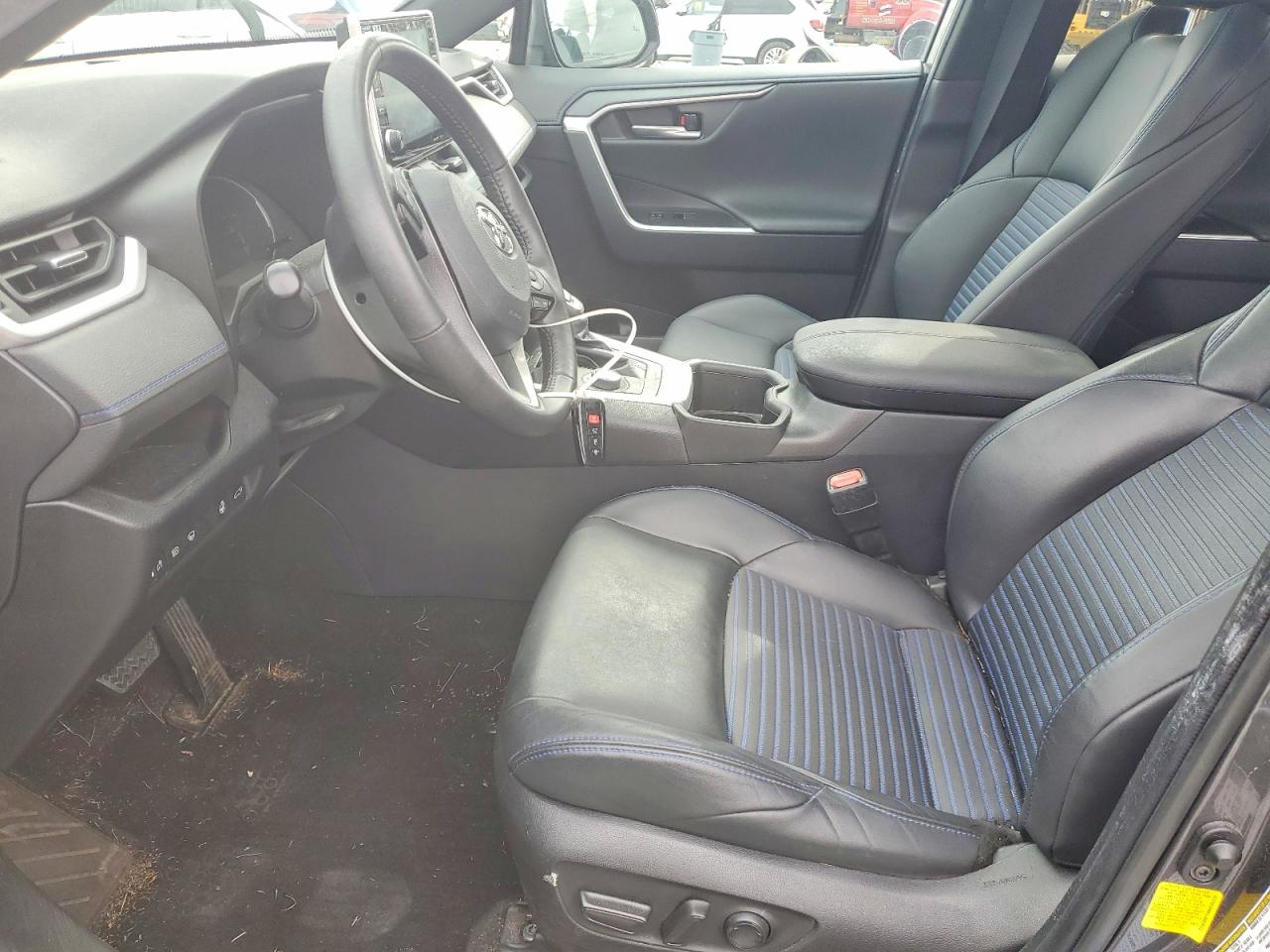 2022 TOYOTA RAV4 XSE photo 13