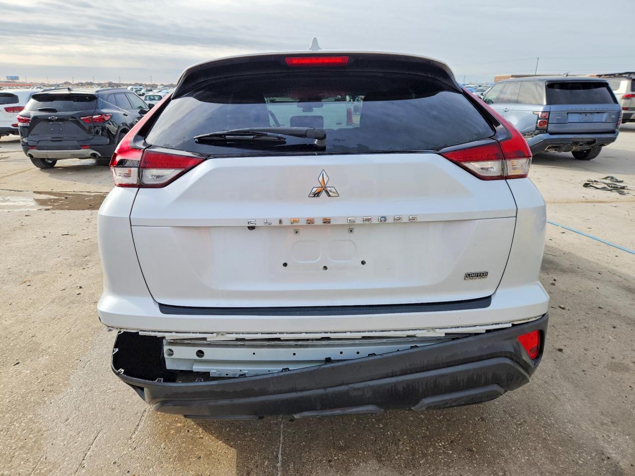 2022 MITSUBISHI ECLIPSE CROSS LE photo 11