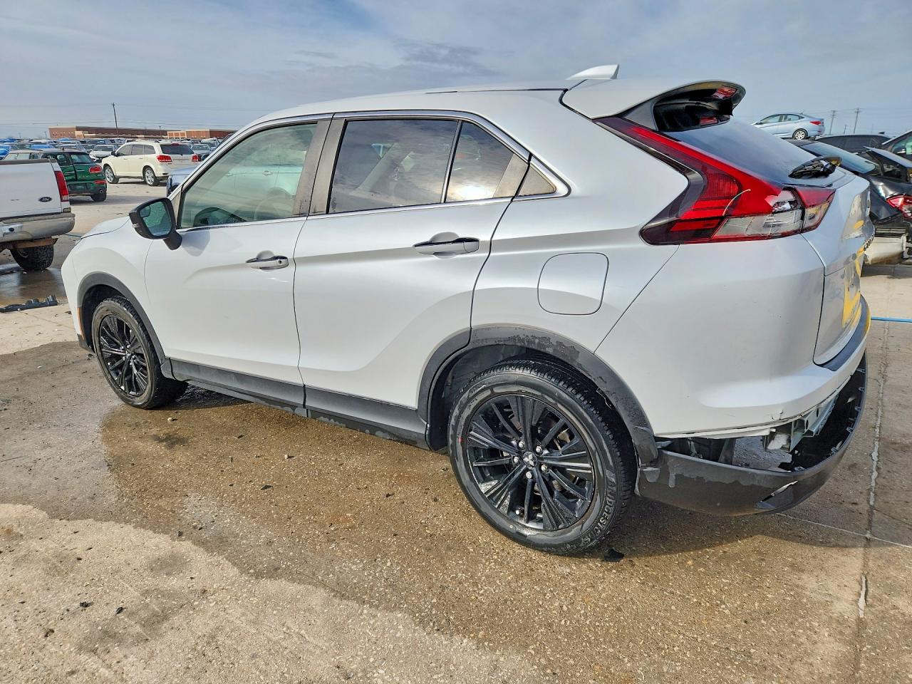 2022 MITSUBISHI ECLIPSE CROSS LE photo 3
