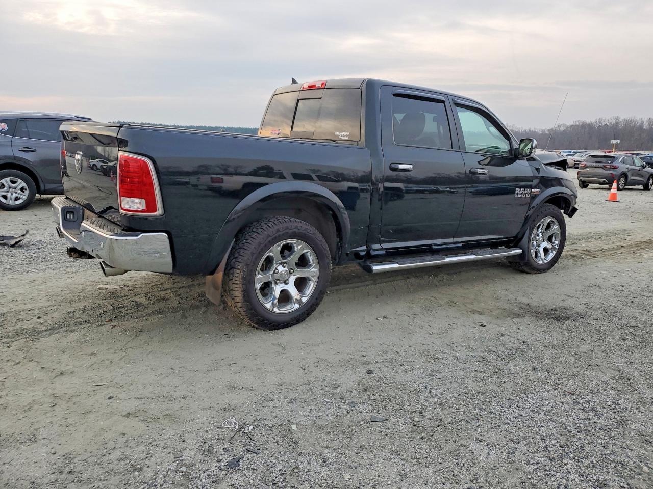 2015 RAM 1500 LARAMIE photo 3