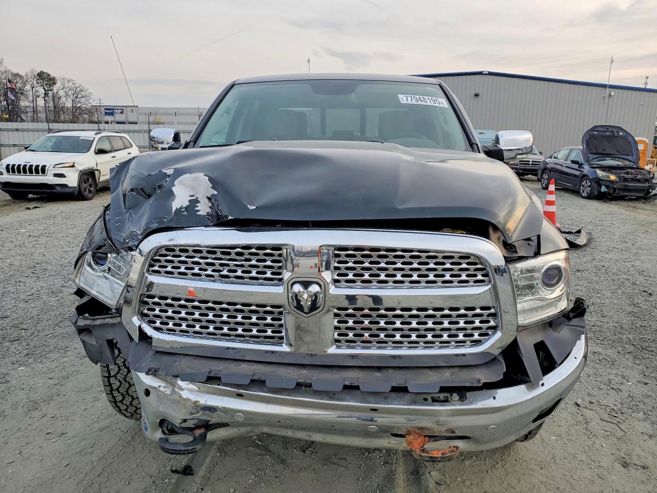 2015 RAM 1500 LARAMIE photo 5