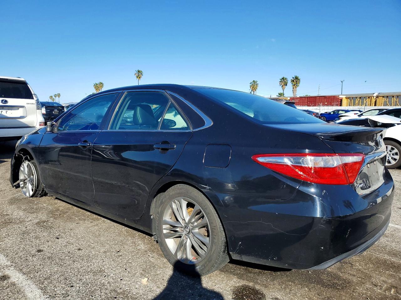 2016 TOYOTA CAMRY LE photo 4