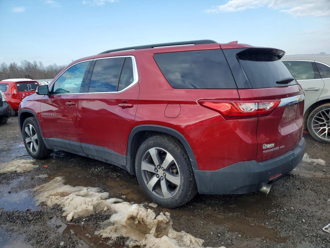 2019 CHEVROLET TRAVERSE photo 2