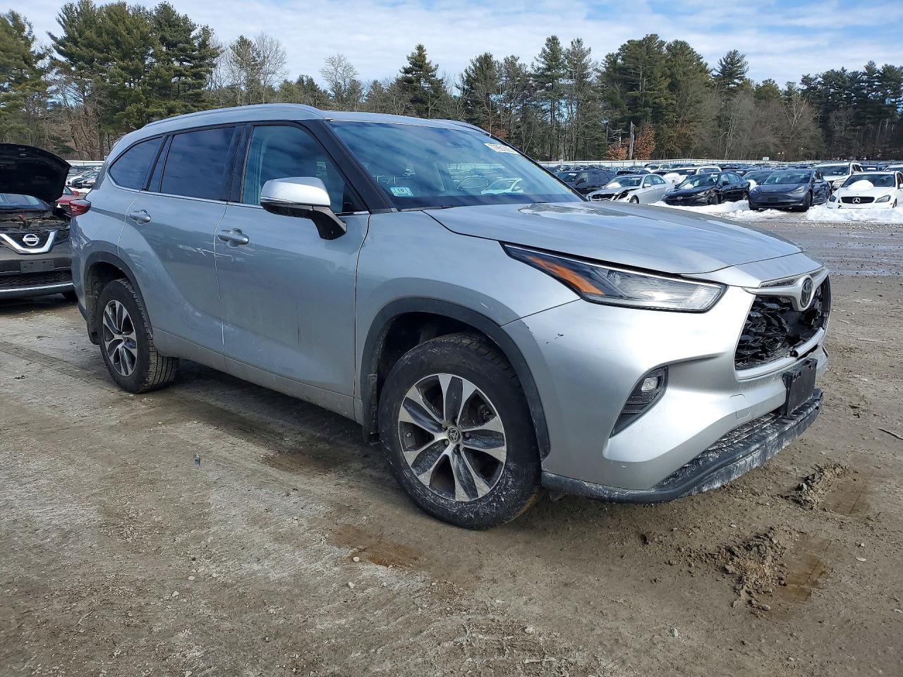 2021 TOYOTA HIGHLANDER XLE photo 10