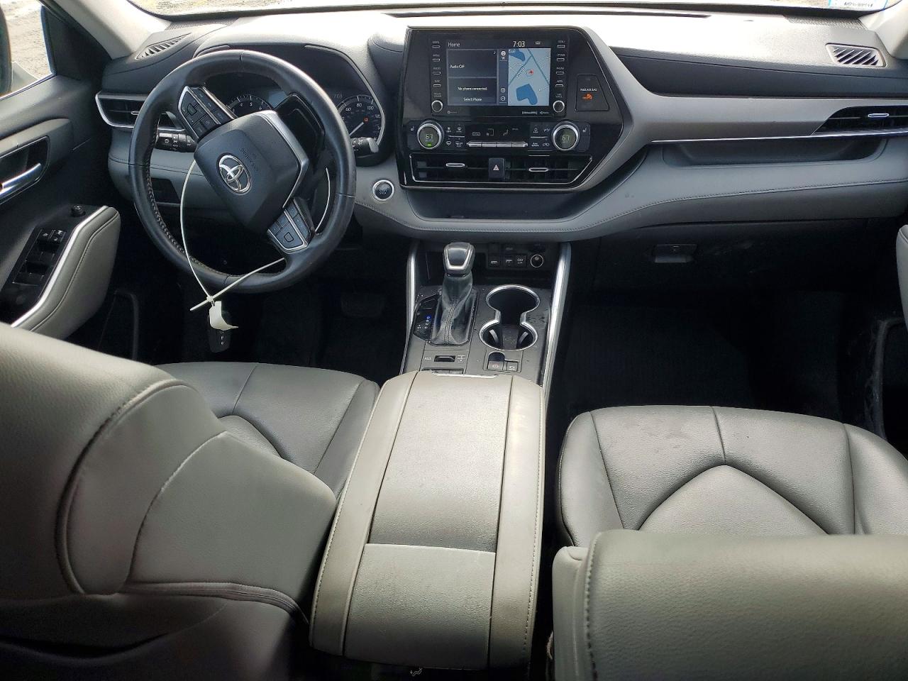 2021 TOYOTA HIGHLANDER XLE photo 22