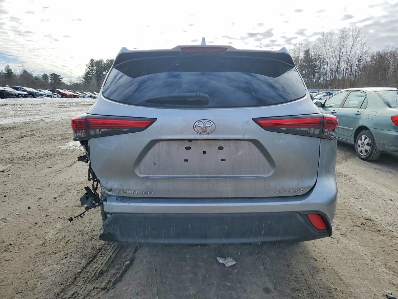 2021 TOYOTA HIGHLANDER XLE photo 16