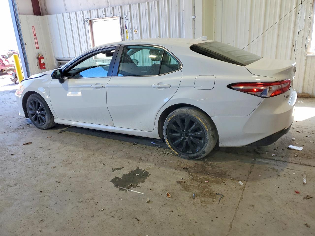 2020 TOYOTA CAMRY LE photo 2