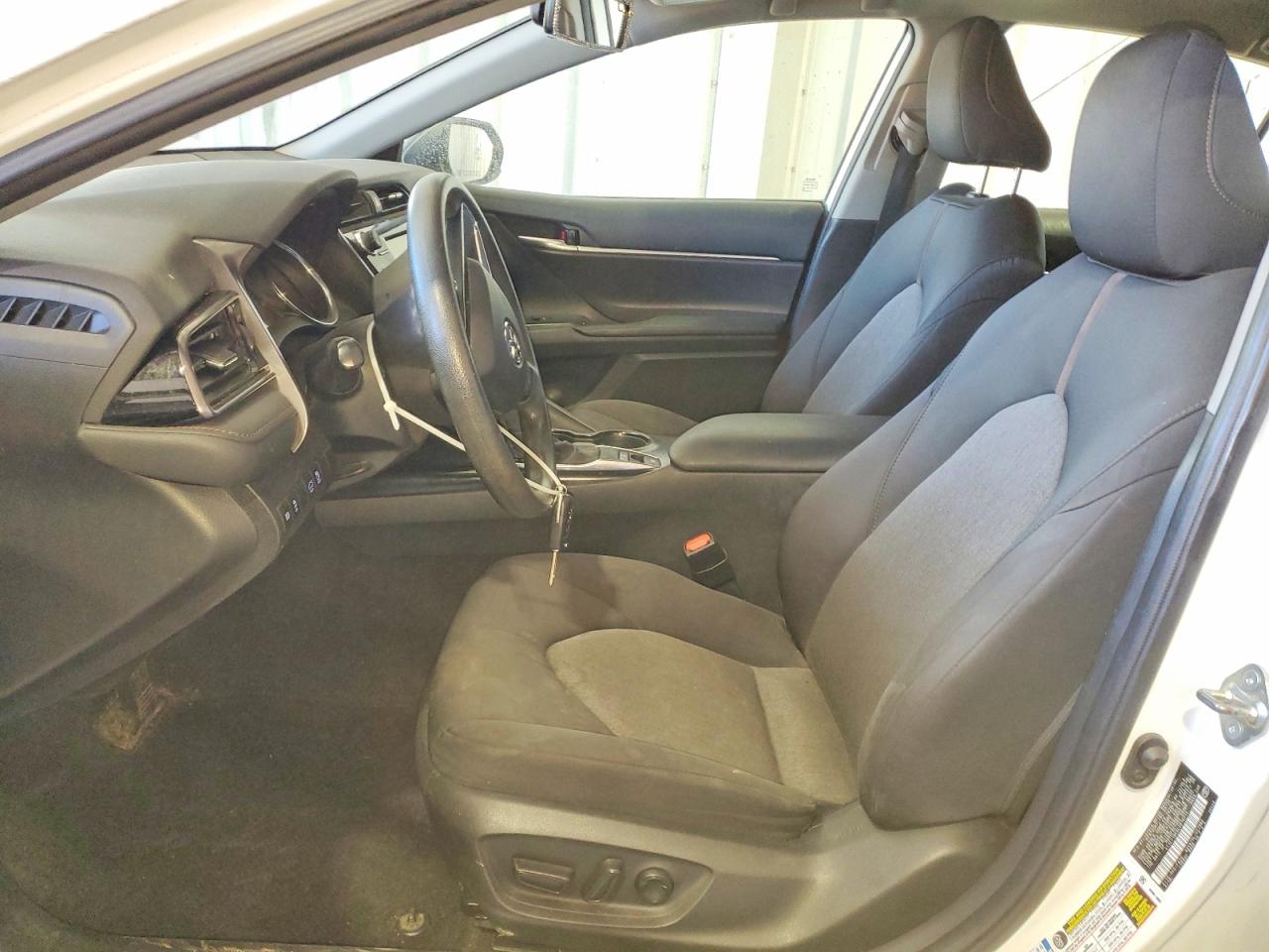 2020 TOYOTA CAMRY LE photo 7
