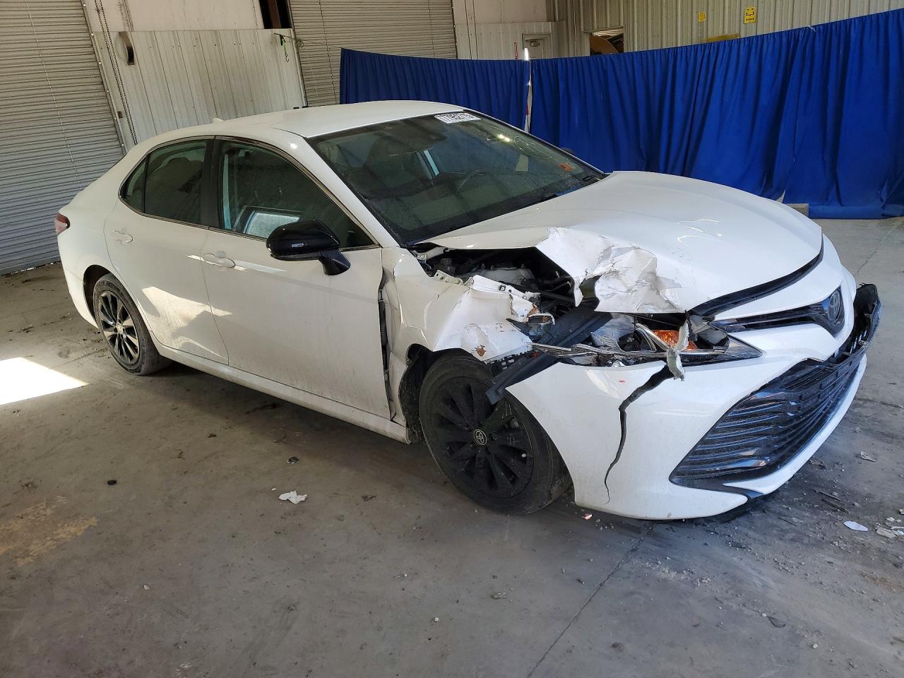 2020 TOYOTA CAMRY LE photo 4